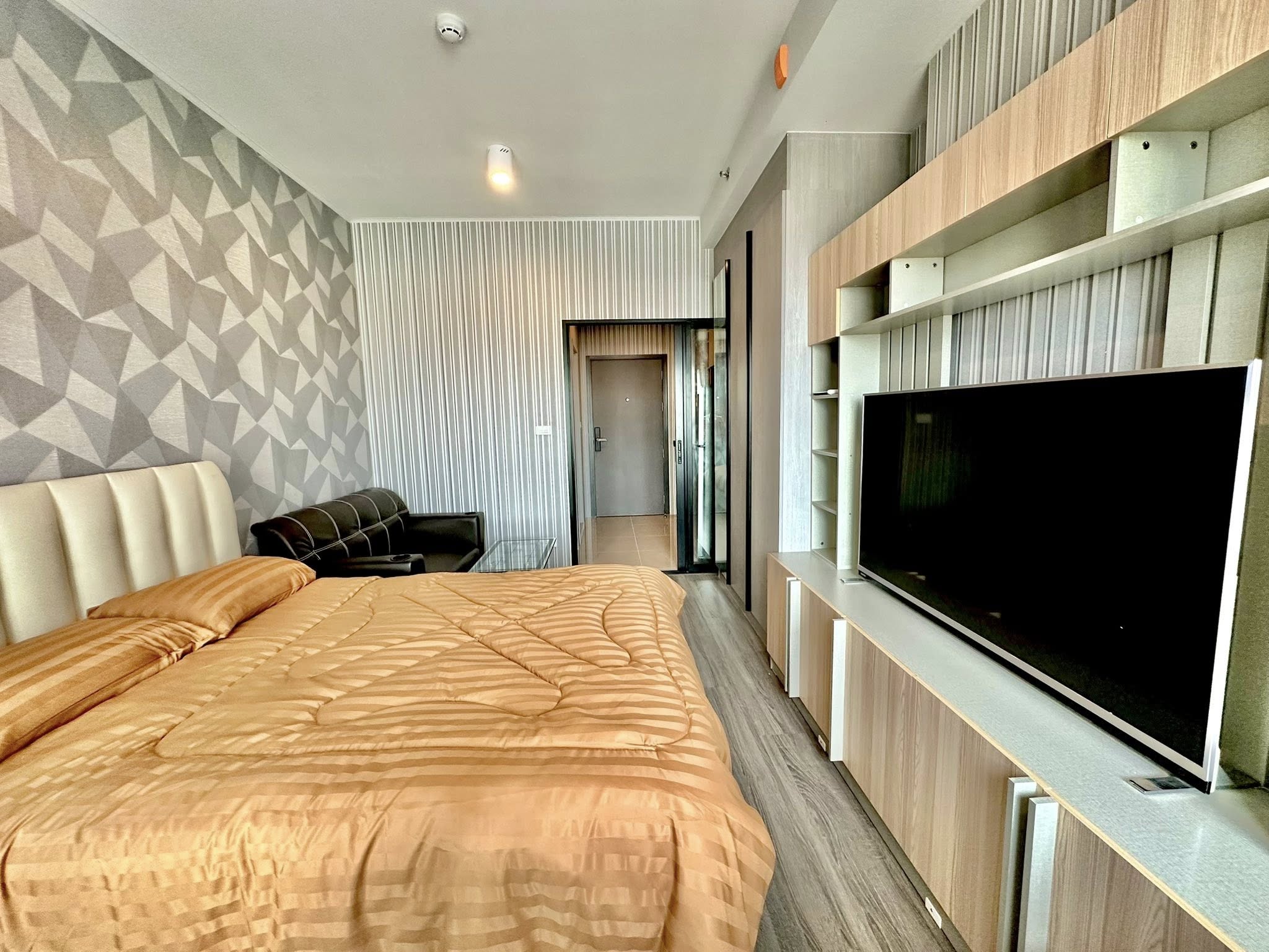 ให้เช่าคอนโด Ideo Ramkhamhaeng - Lam Sali Station (ไอดีโอ รามคำแหง - ลำสาลี สเตชั่น) โซนพื้นที่ BTS สีเหลืองลำสาลี ห้องแบบ Studio / 1ห้องน้ำ / โซนครัวปิด · ขนาดห้อง 25 ตรม. ชั้น 22