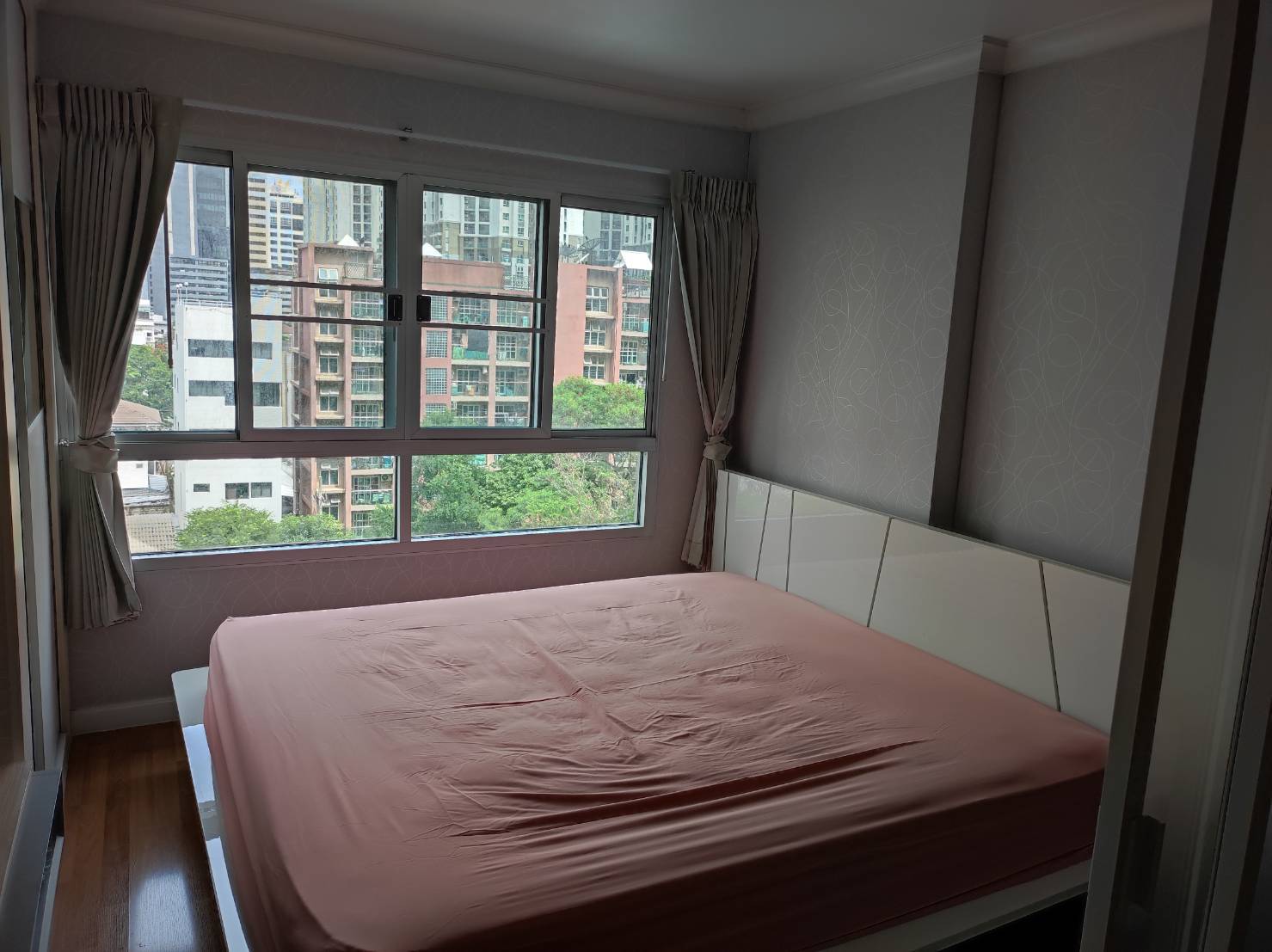 ปล่อยเช่าคอนโด Lumpini Place Rama 9-Ratchada (ลุมพินี เพลส พระราม 9-รัชดา) - 1ห้องนอน 1ห้องน้ำ 1ห้องนั่งเล่น 1ห้องครัว - ใกล้ MRT พระราม 9 - ขนาดห้อง 35 ตรม. ชั้น 7 ตึก C