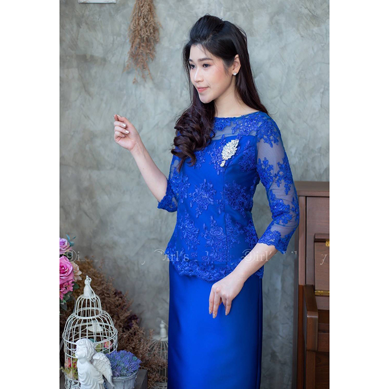 kudapy Set เสื้อลูกไม้แขนสามส่วนสีน้ำเงิน แดง โรสโกลด์ ชุดนี้ตัวเสื้อใช้ผ้าลูกไม้ปักเลื่อมอย่างดี มาพร้อมกระโปรงผ้าไหม สีพื้นทรงสอบผ้าสวย