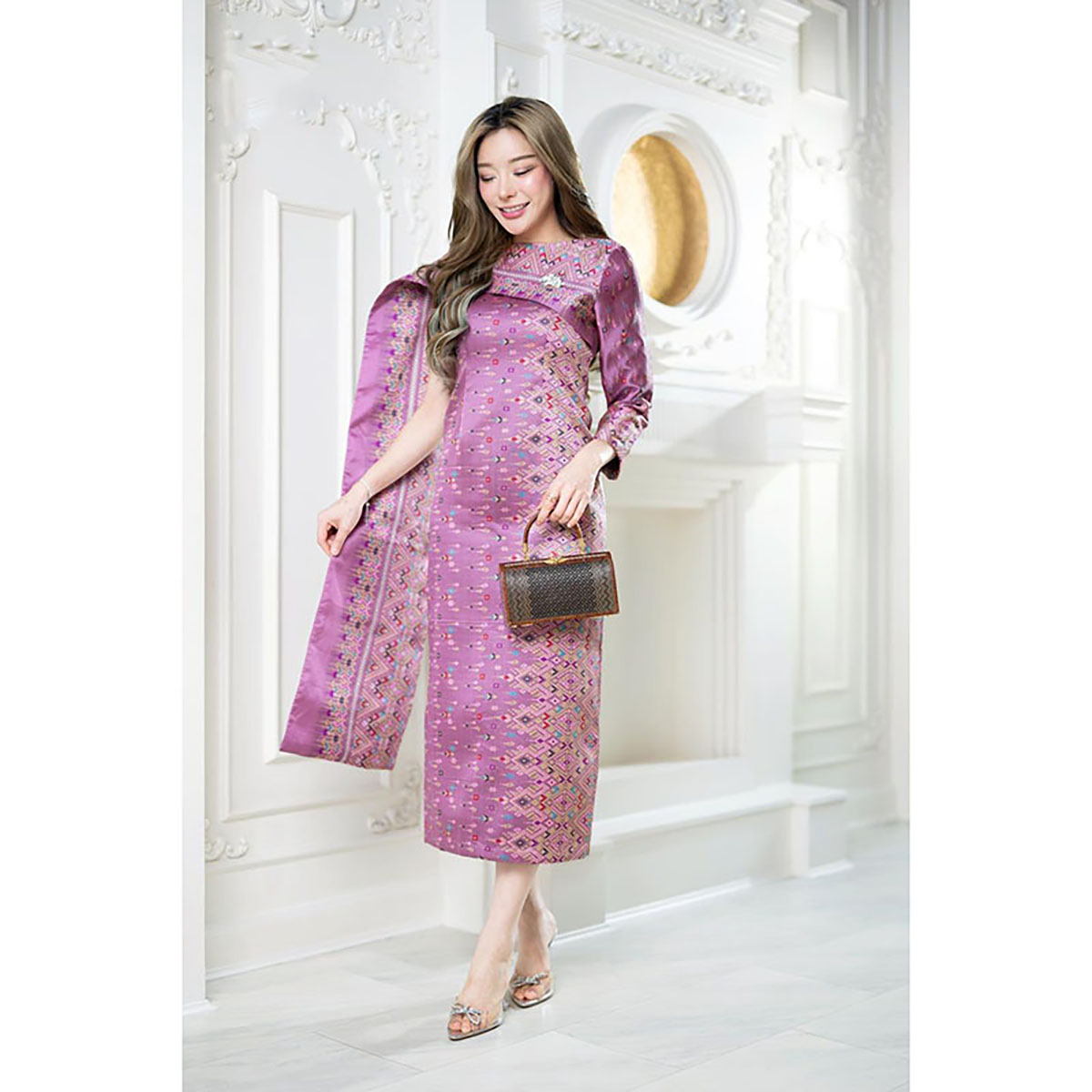 kudapy เดรสยาวสีม่วง/สีเขียว มณีจันทร์" งานผ้าไหมทอสุดหรูลายแพรวา ทรงสไบข้าง ทรงสวยดูสง่ามาก