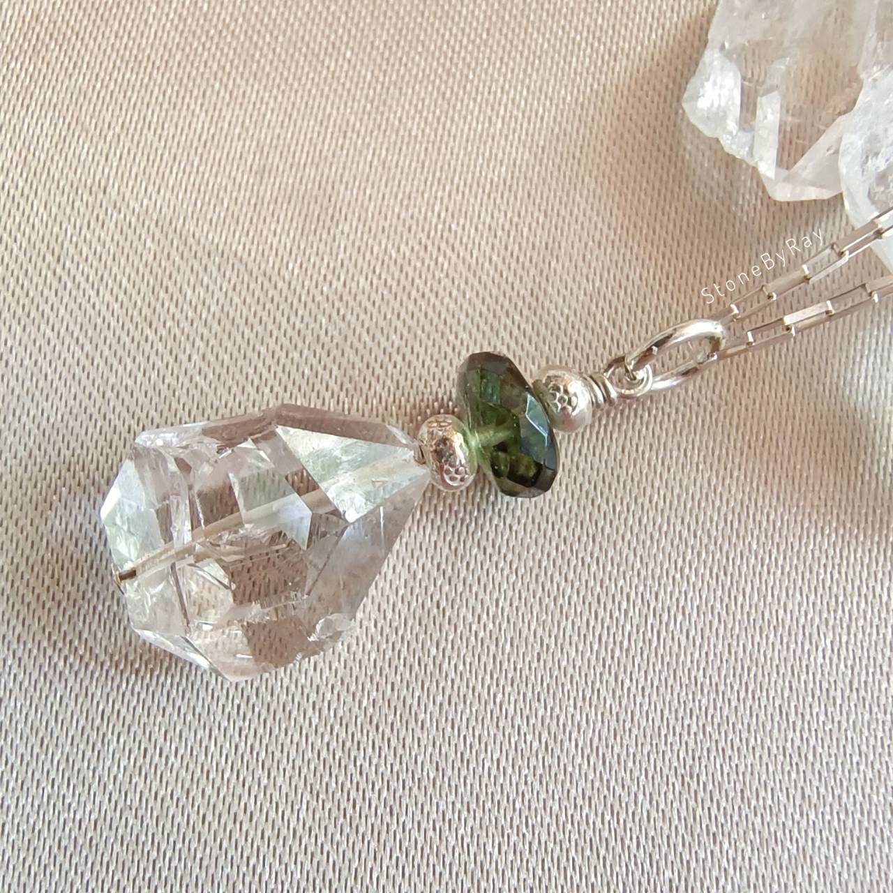 สร้อยคอเงินจี้สะเก็ดดาวโมดาไวต์กับเฮอร์คิเมอร์ไดม่อน Moldavite+Herkimer Diamond