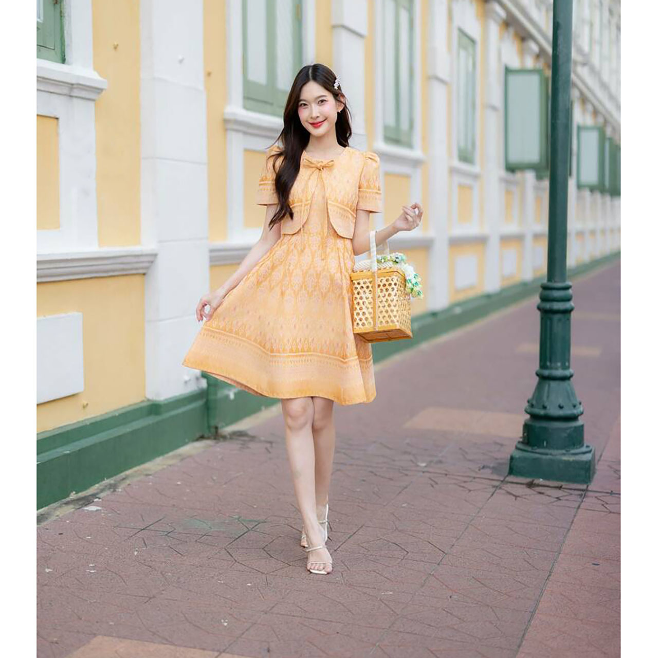 kudapy เดรสสั้นสีเหลือง/สีฟ้า เดรสผ้าไทยลายแต่งผูกโบว์ใส่ออกงาน ใส่ทำงานสวยดูดี