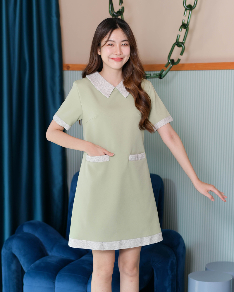 kudapy เดรสแขนสั้นคอปก แต่งผ้าทวีดเล่นสีทูโทนที่ปก ขอบแขนและชายกระโปรง ด้านหลังจับเกล็ดเข้ารูป ทรงสวยใส่สบาย