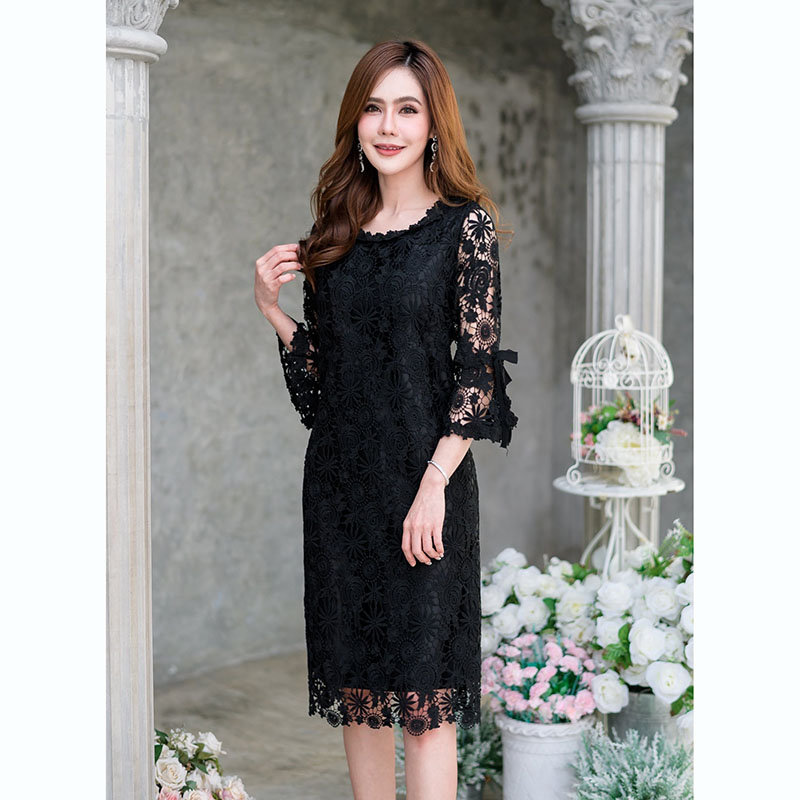 kudapy เดรสสั้นสีดำ/สีม่วง ลูกไม้ถัก งานผ้าลูกไม้ทอลายเนื้อนิ่ม ดีไซน์ปลายแขนระบาย แต่งโบว์ รอบคอแต่งด้วยลูกไม้สวยหวาน