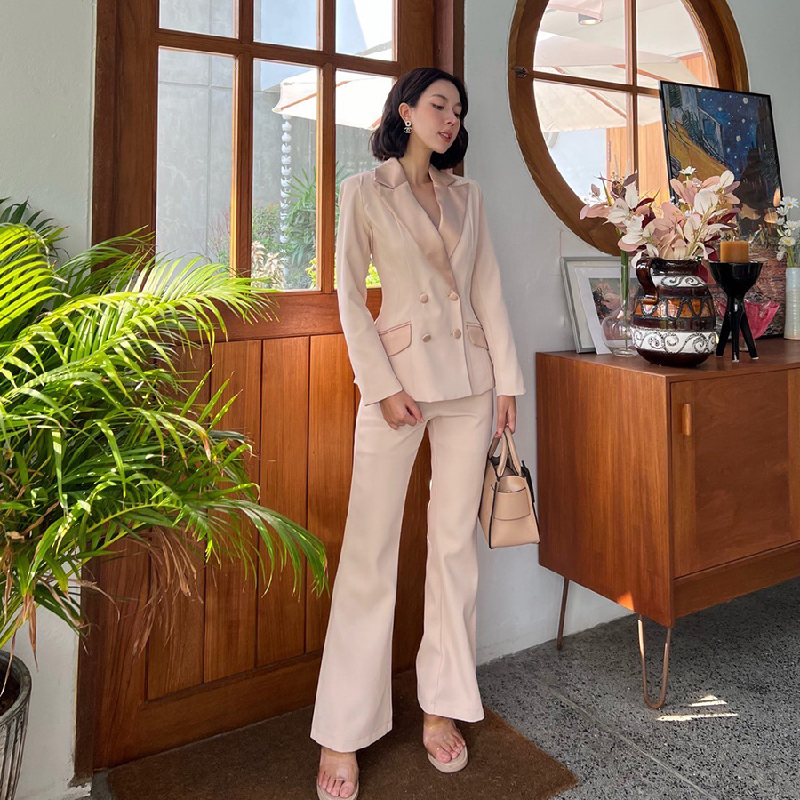 kudapy set suit สีดำ (Black), โรสโกลด์ (Rosegold) เสื้อเบเซอร์และกางเกงขายาว เรียบหรู เสื้อสูทแต่งปกผ้าเงาให้ดูเด่น ออกแบบกระเป๋าให้ใช้งานได้จริง