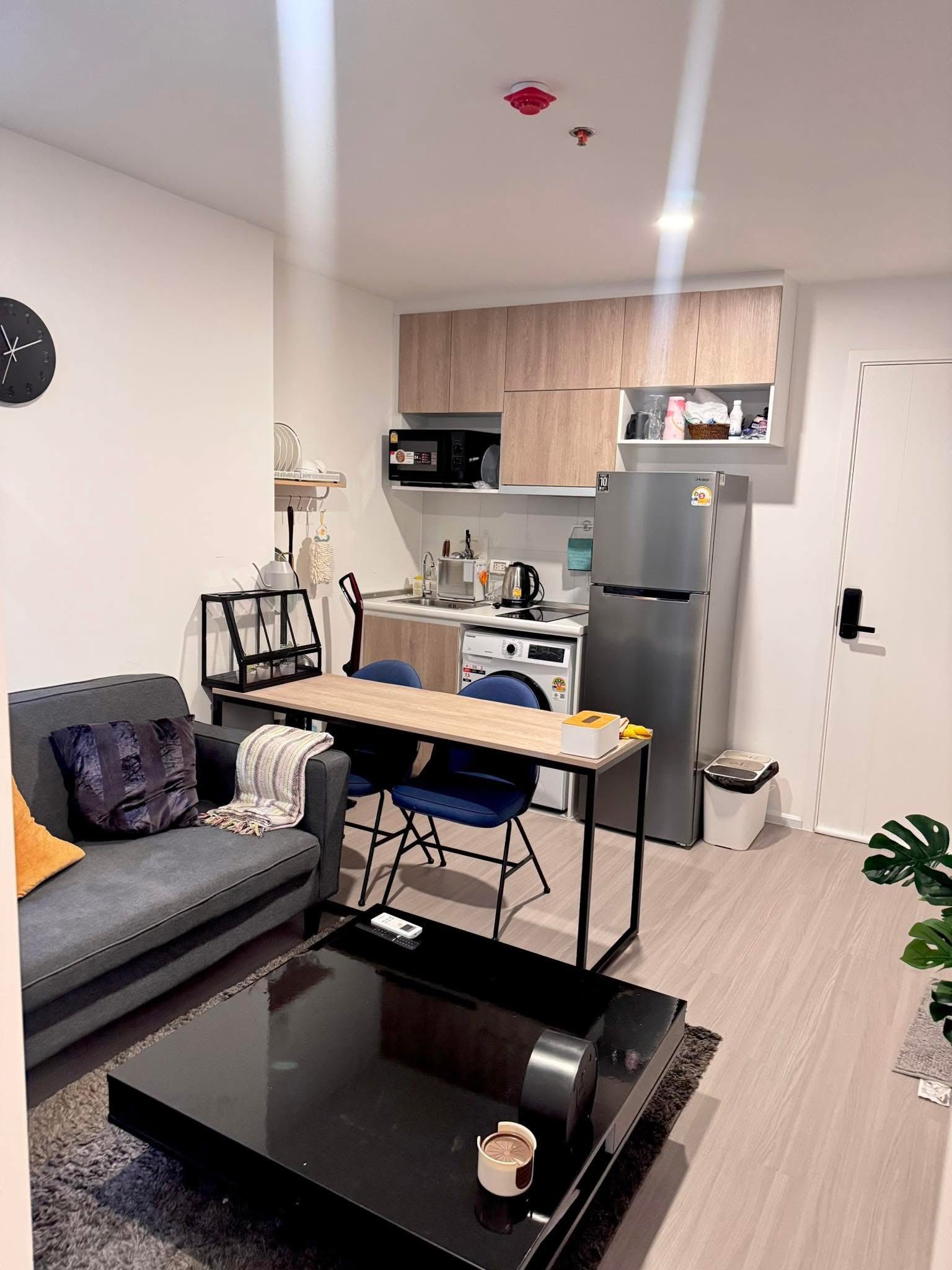 High Rise โซนพื้นที่ BTSหมอชิต MRTจตุจักร ให้เช่าห้องแบบ 1ห้องนอน 1ห้องน้ำ คอนโด Denim Jatujak (เดนิม จตุจักร) ขนาดห้อง 34 ตรม. ชั้น 11 ตึก C