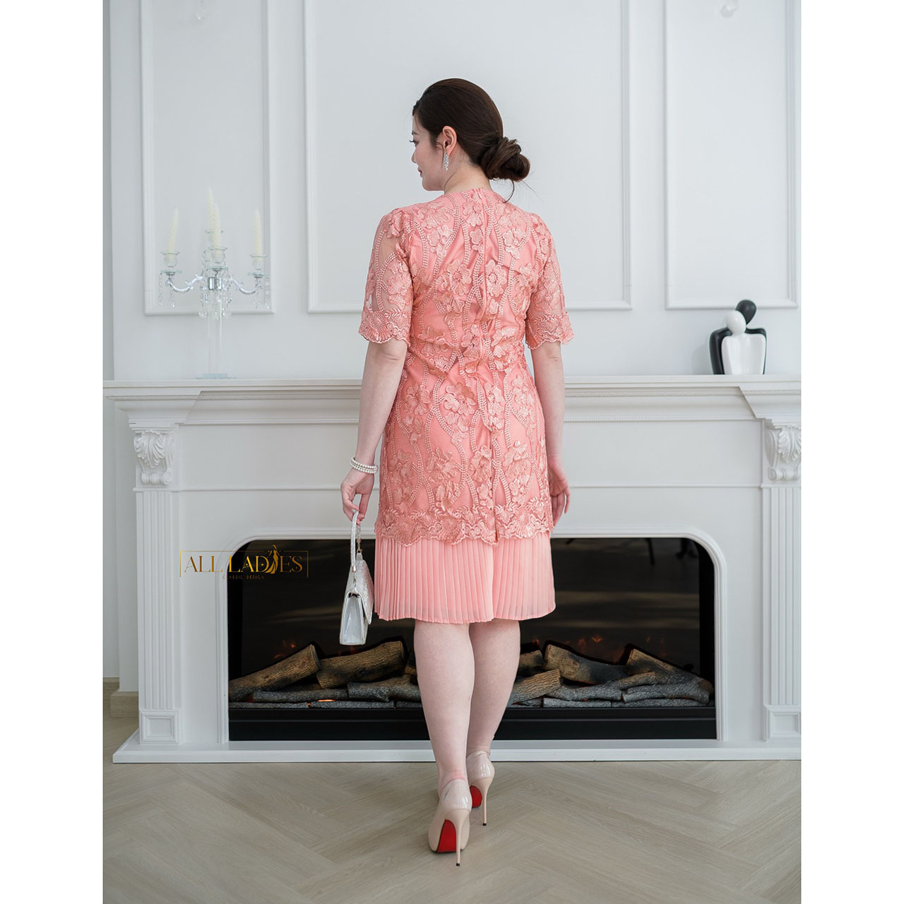 kudapy เดรสสั้นสีโอรส ลูกไม้เงาแต่งเลื่อมทั้งชุด เดรสลูกไม้เลื่อมชายพลีท งานสวยเนื้อผ้าดี มีซับในทั้งชุดซิปหลัง