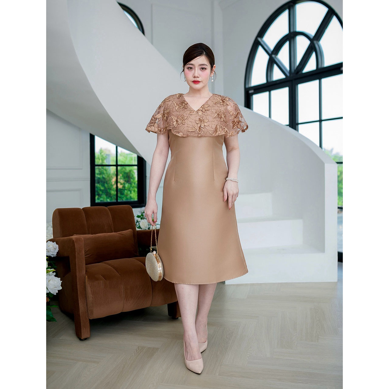 kudapy เดรสสั้นสีแต่งคลุมด้วยลูกไม้คลุมไหล่แบบไม่ยาวมากสวยหวานดูน่ารัก ผ้าไหม ทรงหางปลา แต่งคลุมด้วยลูกไม้คลุมไหล่แบบไม่ยาวมากสวยหวานดูน่ารัก