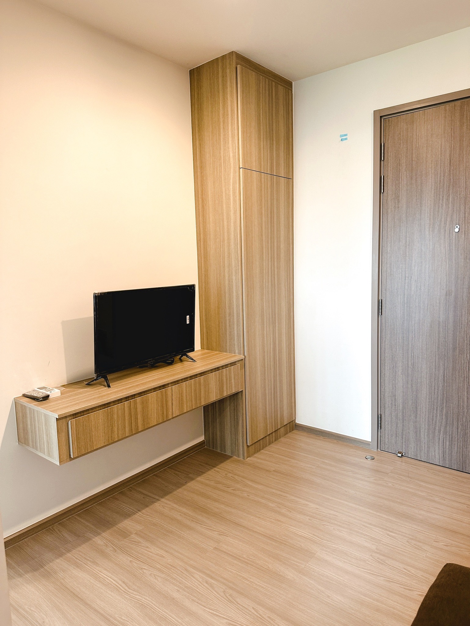 ปล่อยเช่าคอนโด เดอะ เบส เพชรบุรี-ทองหล่อ (The base Phetchaburi-Thonglor) - 1ห้องนอน 1ห้องน้ำ 1ห้องนั่งเล่น - ใกล้ MRT เพชรบุรี - ขนาดห้อง 28.5 ตรม. ชั้น 6