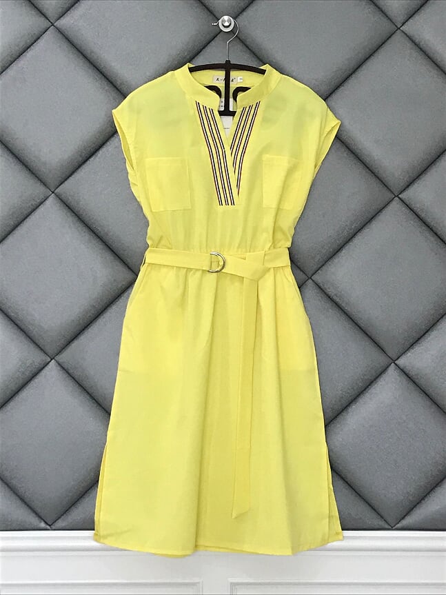 ชุดเดรสสีเหลืองนวล ผ้าคอตตอน ไหล่บ่าล้ำ