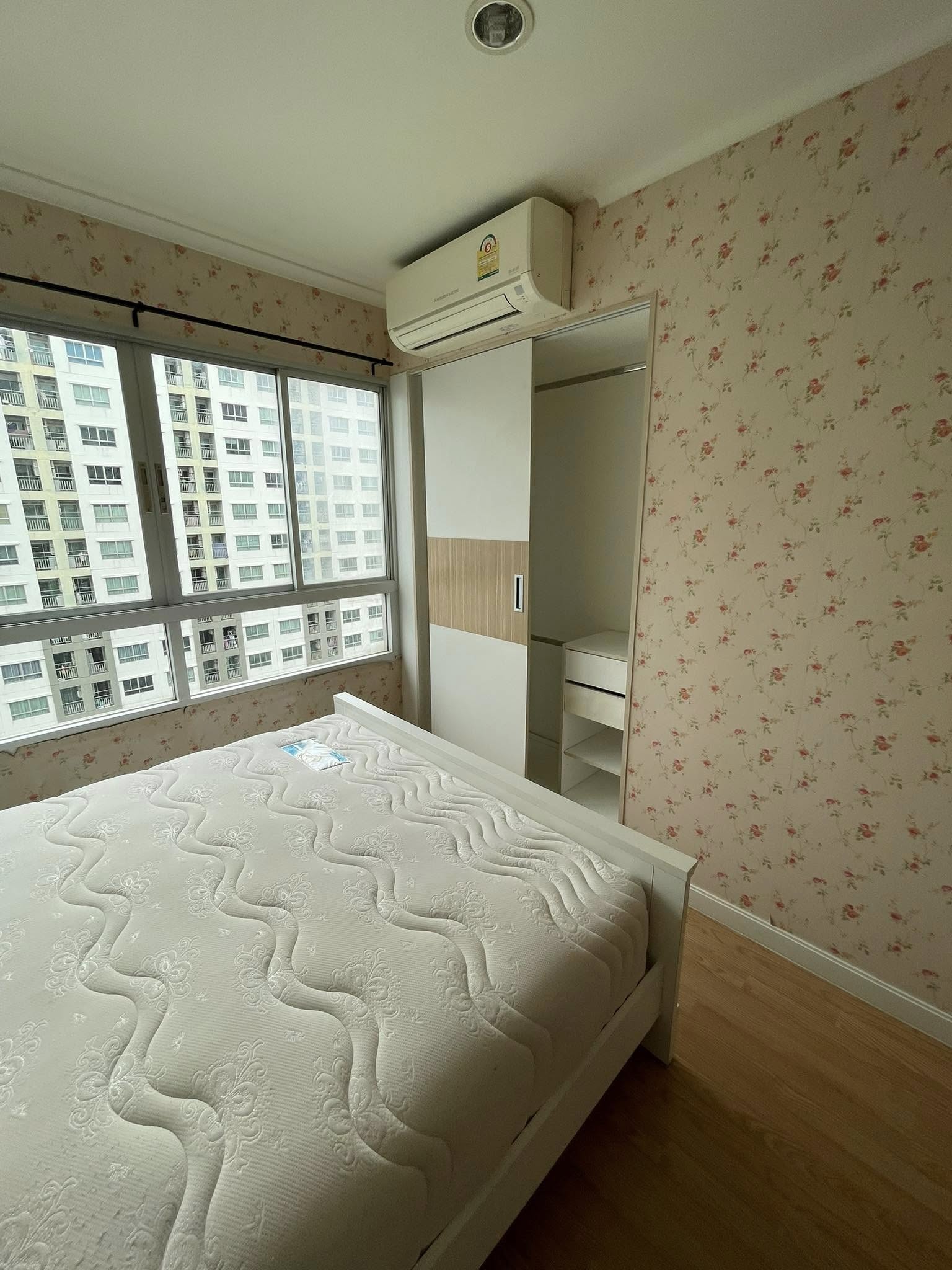 ให้เช่าคอนโด Lumpini Park Pinklao (ลุมพินี พาร์ค ปิ่นเกล้า) - โซนพื้นที่ เซ็นทรัลปิ่นเกล้า MRT บางยี่ขั่น - ห้องแบบ 1ห้องนอน 1ห้องน้ำ - ขนาดห้อง 28 ตรม. ชั้น 25 ตึก B