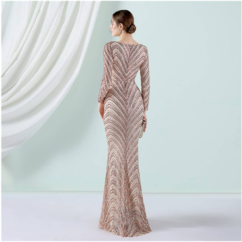 kudapy ชุดราตรียาวคอวีแขนยาวผ้ากริสเตอร์ทอแสง สีแดงเบอร์กันดี้ สีดำ สีเงิน สีชมพูโรสโกลด์ ผ้าขยายได้ สวมเข้ารูป ทรงสวย เรียบหรู มีบราเย็บติดข้างในชุด ซิปหลัง สำเนา