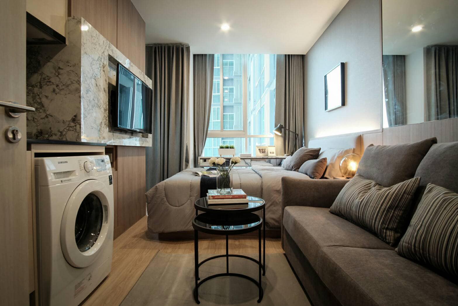 ปล่อยเช่าคอนโด Noble Revolve Ratchada (โนเบิล รีวอลฟ์ รัชดา) - เฟอร์เครื่องใช้ไฟฟ้าครบ - การเดินทาง: ใกล้ MRT สถานีศูนย์วัฒนธรรม