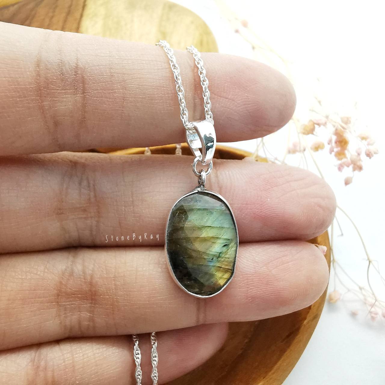 สร้อยคอเงินจี้หินลาบราโดไลท์เจียรเหลี่ยม Labradorite