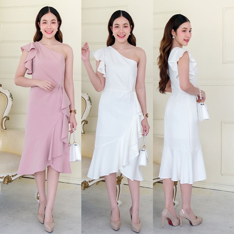 kudapy เดรสสั้นสีขาว/สีชมพูอ่อน จีบบ่า+จีบผ้าช่วงแขน กระโปรงหางปลาหวานๆ พริ้วสวย เนื้อผ้าเปเป้ ยืดนิดๆ เรียบหรู