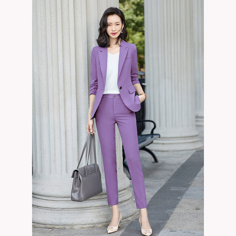 kudapy ชุดสูททำงานผู้หญิงสีฟ้า/สีม่วง แขนสามส่วนจับจีบปลายแขนพร้อมกางเกง จุดเด่นของชุดนี้คือได้ลุคที่สดใสคัลเลอร์ฟแบบสุดๆ