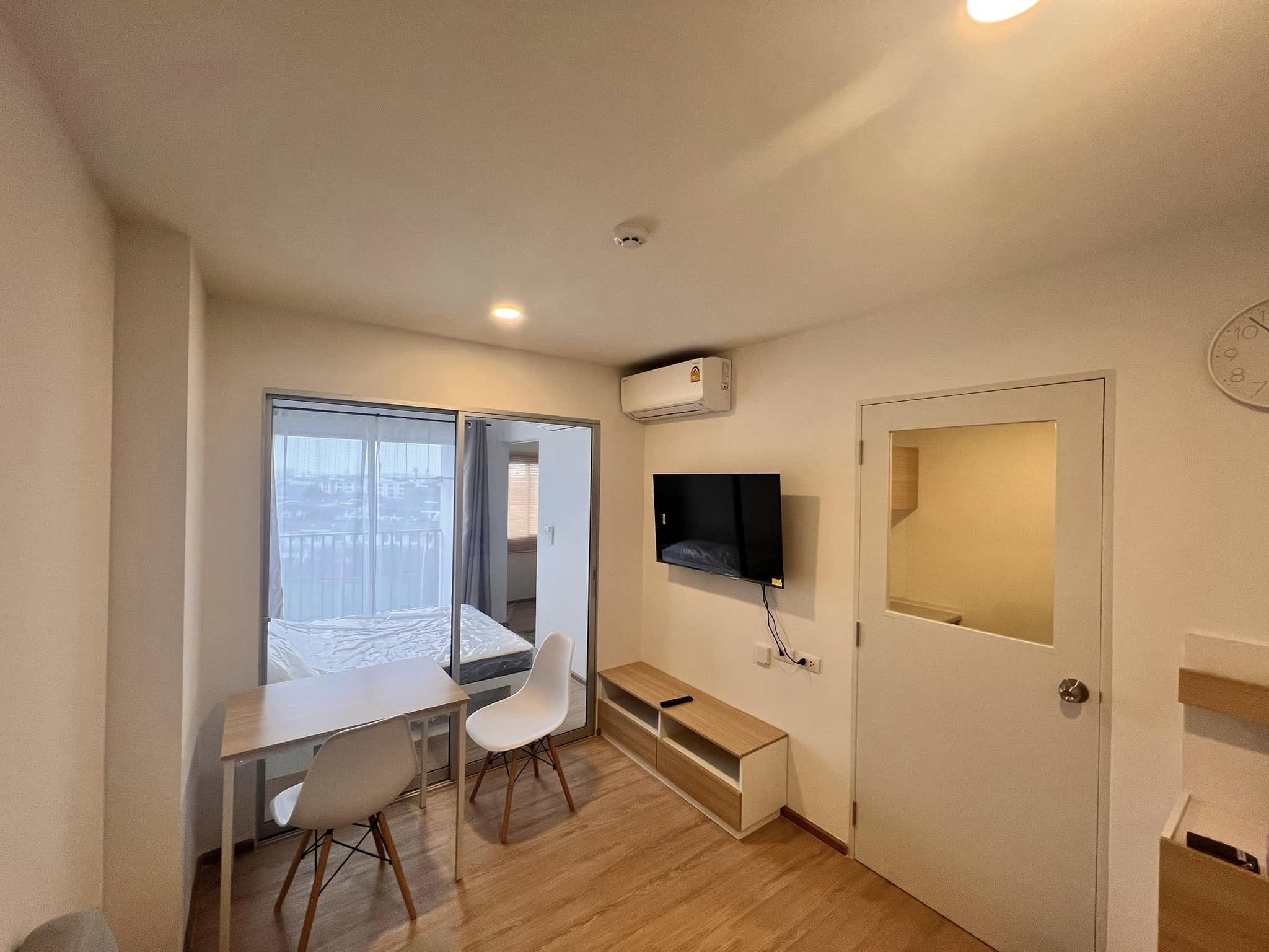 ให้เช่าคอนโด เสนาคิทท์ บีทีเอส สะพานใหม่ (SENA Kith BTS Saphanmai) - ตกแต่งเฟอร์ครบห้องพร้อมอยู่มีเครื่องซักผ้า - การเดินทาง: ใกล้ BTS สะพานใหม่และสายหยุด