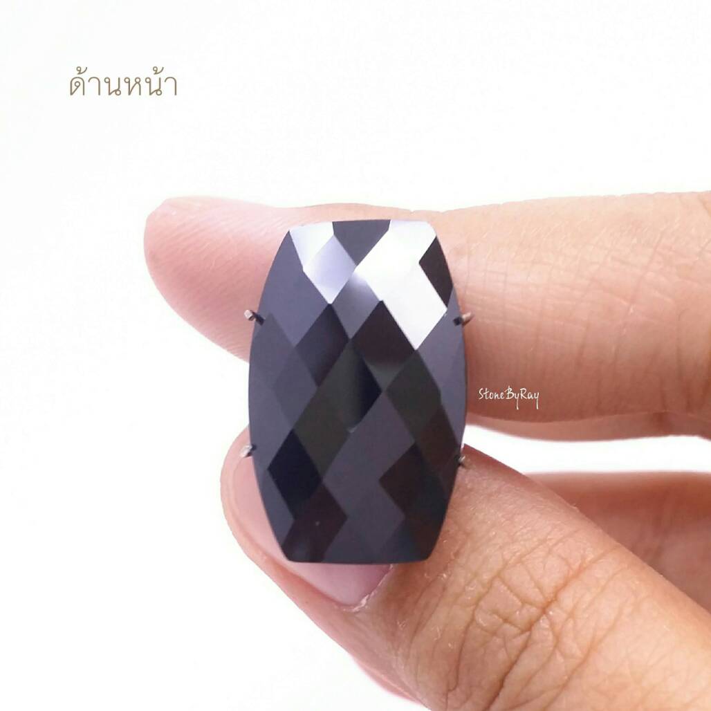 นิลแท้เจียรเหลี่ยม