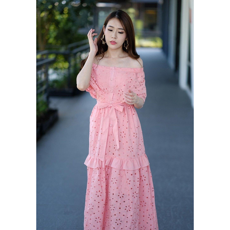 kudapy Maxi Dress ปาดไหล่ ลายลูกไม้ฉลุสีแดง สีโอรส ผ้าหนามากกก สีสวยขับผิวผ้าหนาทรงสวยเข้ารูป