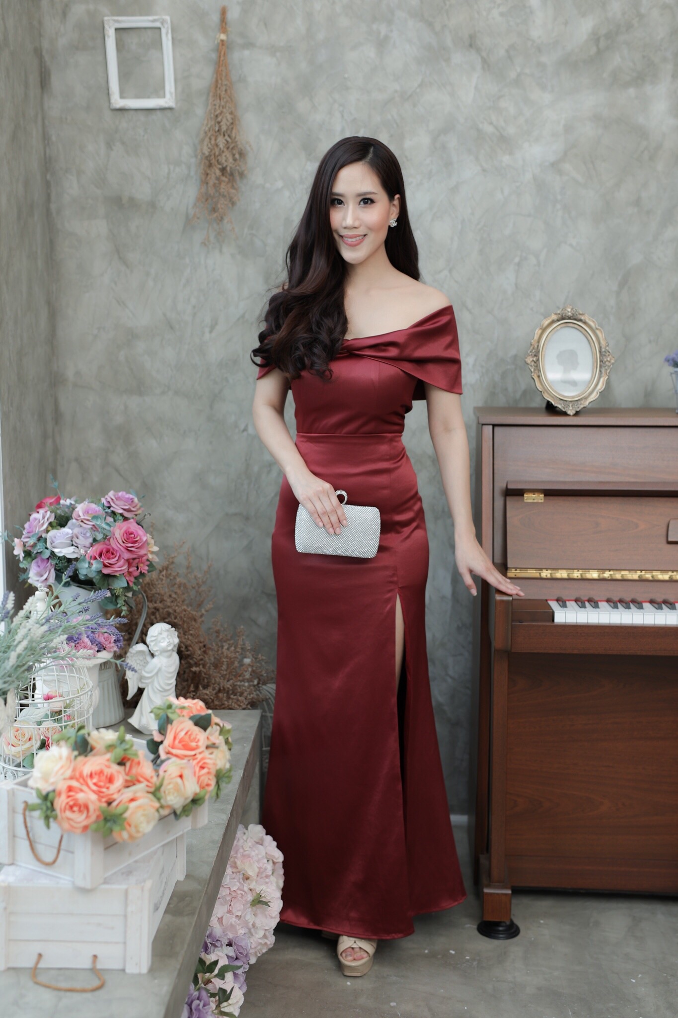 Set 2 ชิ้น เสื้อเปิดไหล่สีแดง+กระโปรงยาวทรงหางปลา ชุดไปงานแต่ง ชุดเพื่อนจ้าวสาวเสื้อใช้ผ้าวาเลนติโน่ผสมซิมเมอร์สีพื้นเกรดพรีเมี่ยม SML