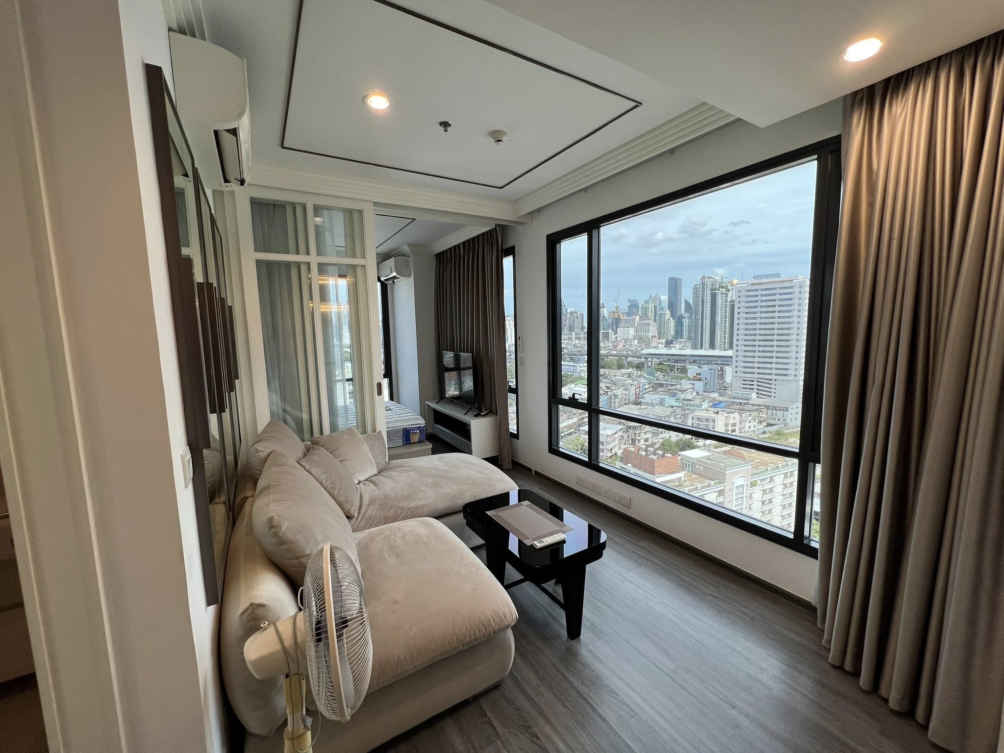 ให้เช่าคอนโด IDEO Mobi Rangnam (ไอดีโอ โมบิ รางน้ำ) High Rise โซนพื้นที่ BTS อนุสาวรีย์ชัยสมรภูมิ