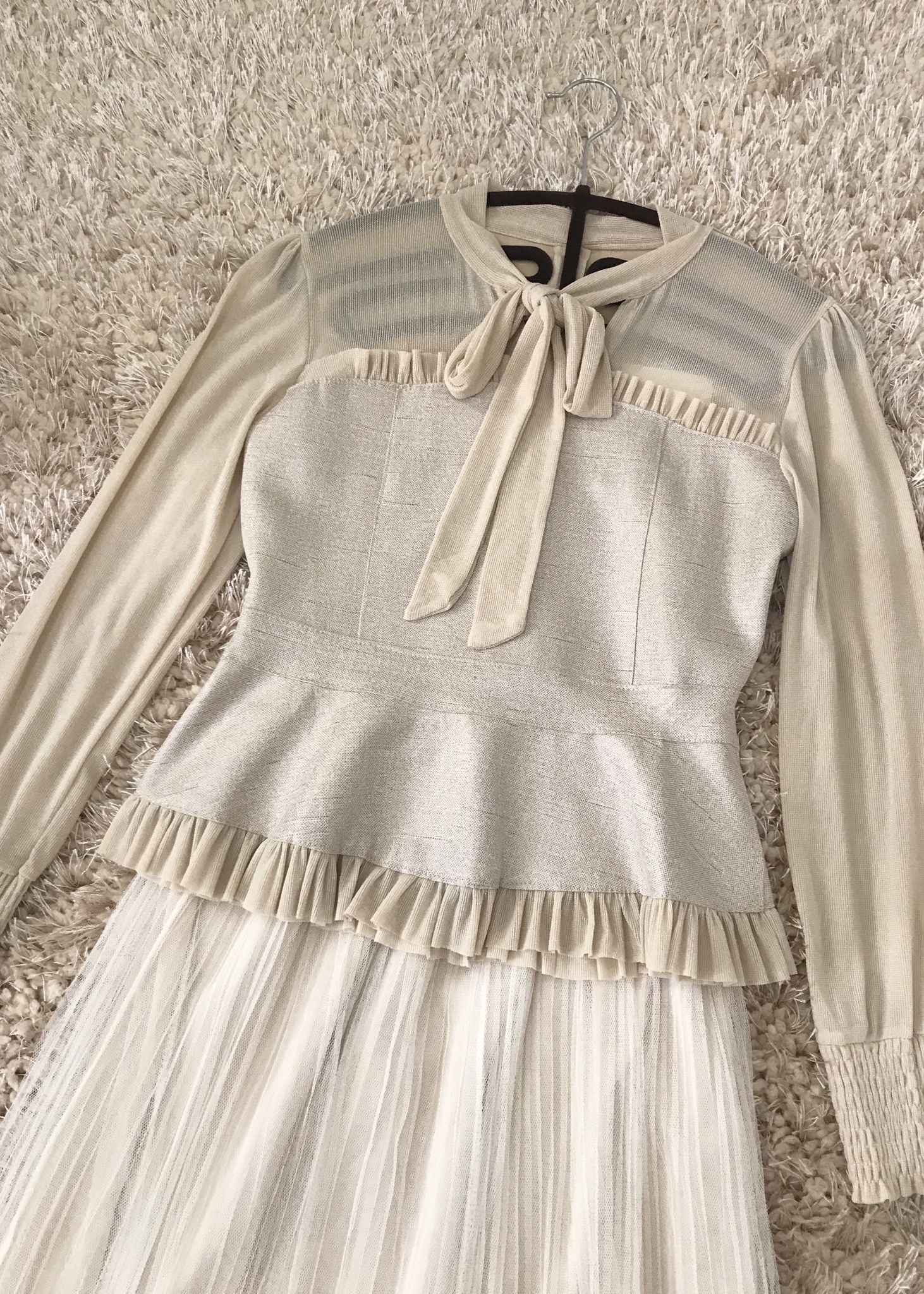 ชุดเซ็ทเสื้อและกระโปรงสีครีม คอผูกโบว์ ใส่คู่หรือใส่แยกชิ้นได้ค่ะ L