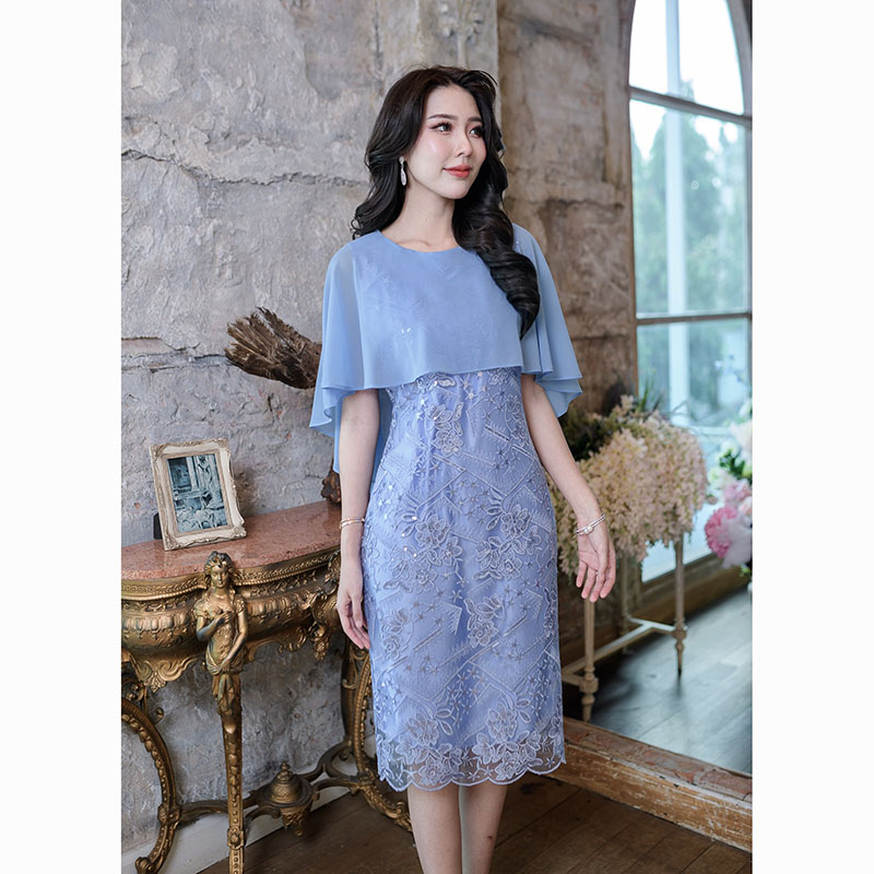 kudapy เดรสสั้นสีชมพู/สีฟ้า ผ้าลูกไม้ปักเลื่อมผ้าลายสวยลูกไม้ปักลายอย่างดี ดีไซน์ชุดเก๋มากๆ เป็นคลุมไหล่ด้านหลังยาวถึงเอว