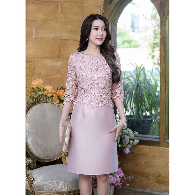 kudapy เดรสสั้นสีชมพู/สีฟ้า ผ้าไหมคลุมลุกไม้แขนศอก เนื้อผ้าทอลายแน่นๆ เป็นลูกไม้เงาปักเลื่อมเป็นเลื่อมใส่เม็ดเล็กมาก