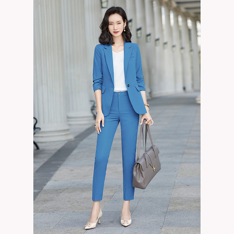 kudapy ชุดสูททำงานผู้หญิงสีฟ้า/สีม่วง แขนสามส่วนจับจีบปลายแขนพร้อมกางเกง จุดเด่นของชุดนี้คือได้ลุคที่สดใสคัลเลอร์ฟแบบสุดๆ