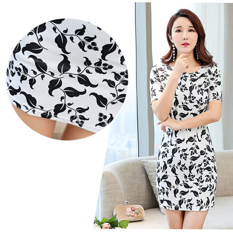 kudapy ชุดเดรสสั้นสีขาว แฟชั่นแต่งลายใบไม้ลายโค้งสวยๆ ทรงสวมคอกลมแขนสั้น