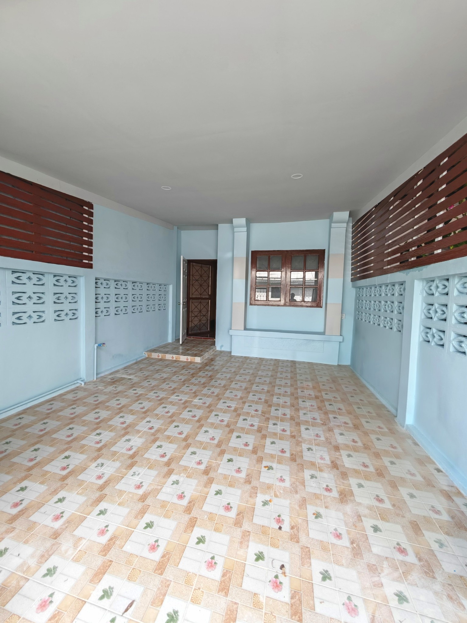 บ้านแสงตะวัน คลอง 11 ธัญบุรี ปทุมธานี ตกแต่งใหม่ 2 ชั้น ฟรีเฟอร์นิเจอร์ กู้ธนาคารหรือผ่อนบริษัทได้2 Storey Town House Thayaburi Pathum Thani 0909897810