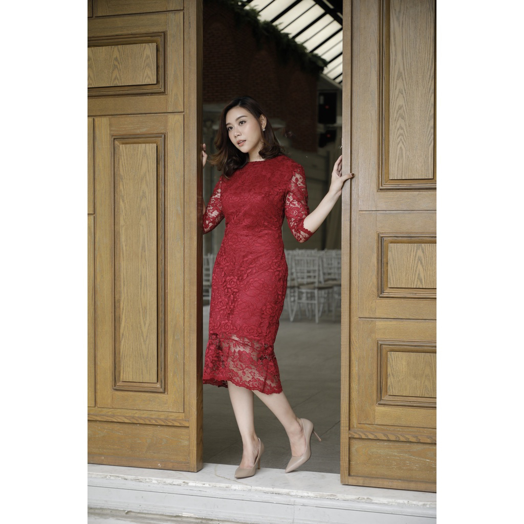 kudapy เดรสสั้นลูกไม้สีแดงไวน์ แขนสี่ส่วน ผ้าลูกไม้ ซิบหลัง ซับในทั้งตัวค่ะ