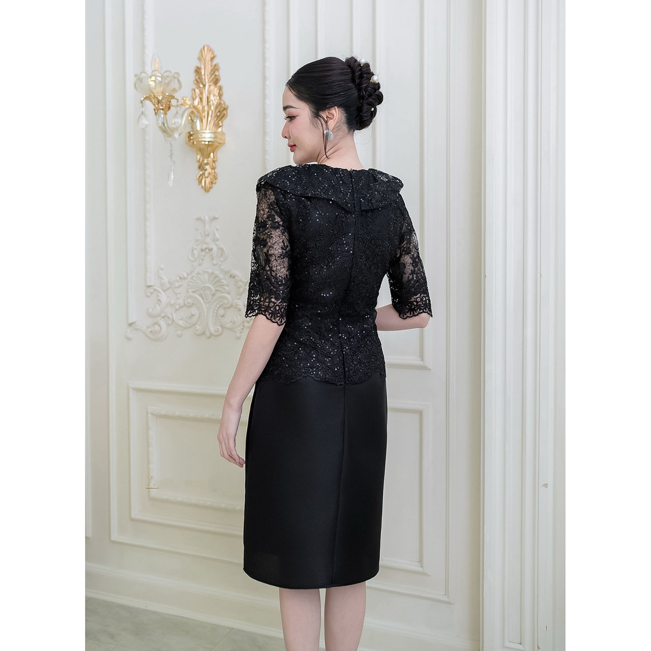 kudapy เดรสสั้นสีดำ/สีเทา ผ้าไหมส ดีไซน์ด้านบนเป็นผ้าลูกไม้ใยบวบลายสวย ช่วงคอเสื้อเป็นคอวีแต่งระบายรอบคอ