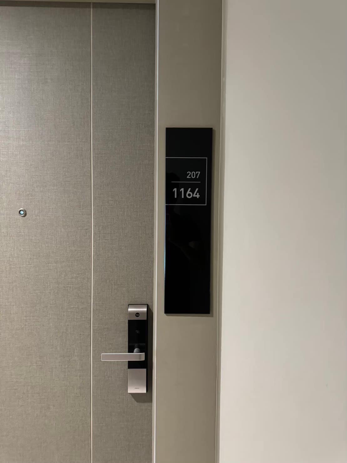 สนใจชมห้องติดต่อได้เลย Line ID: Smile-easy ปล่อยเช่าคอนโด Life Asoke - Rama 9 (ไลฟ์ อโศก - พระราม 9) - 1ห้องนอน 1ห้องทำงาน 1ห้องน้ำ 1ห้องนั่งเล่น - ใกล้ MRT พระราม 9 - ขนาดห้อง 36 ตรม. ชั้น 37