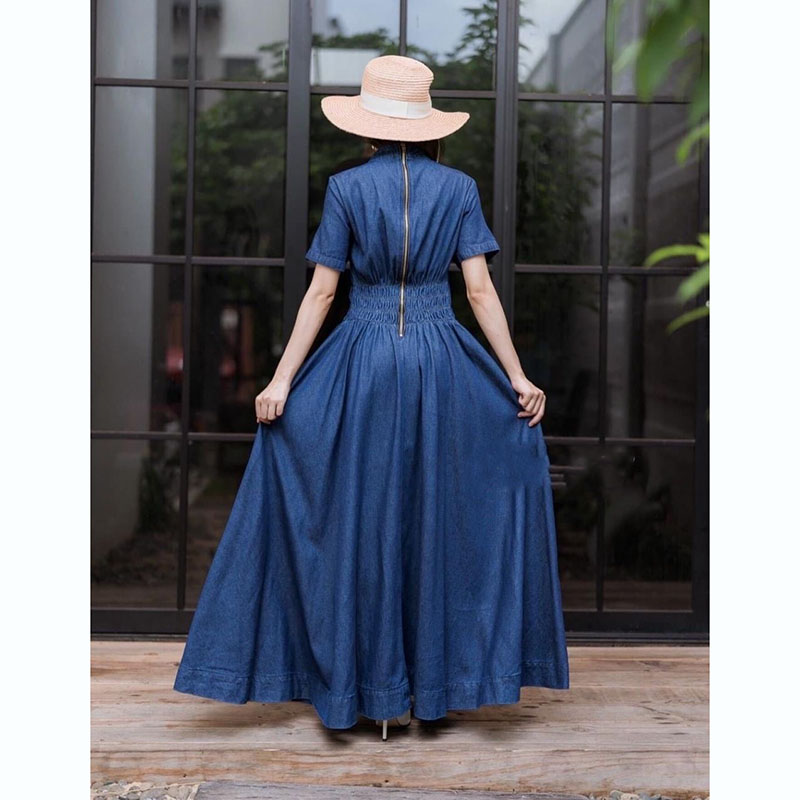 kudapy เดรสยีนส์แขนสั้น ดีเทลแต่งผ่าหน้ายาว งานซิปหลังใส่ง่าย ช่วงเอวเย็บจับจีบทรงสวย ด้านหลังสม็อคเอวยืดได้