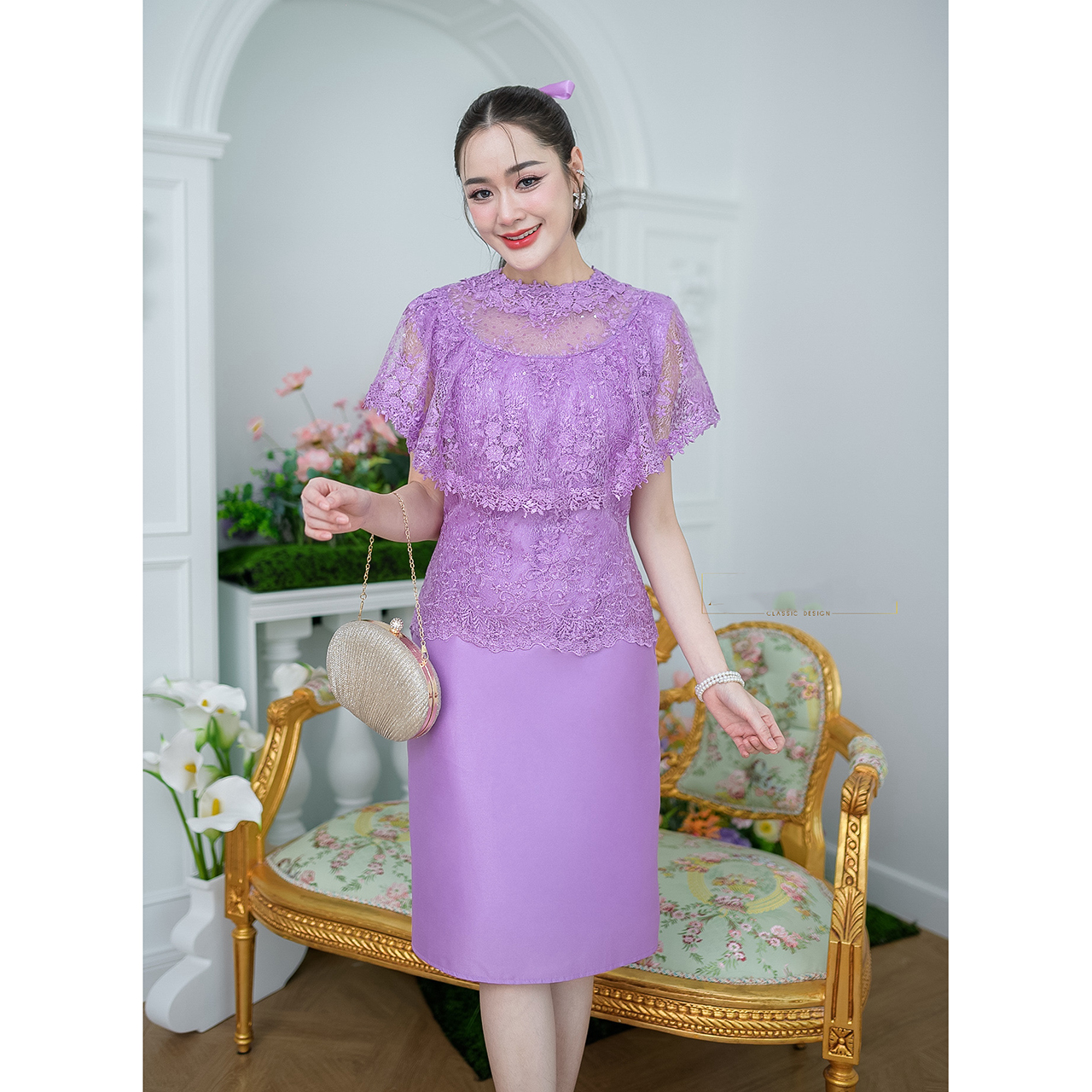 kudapy เดรสสั้นสีม่วง/สีฟ้า ด้านบนเป็นงานผ้าลูกไม้คลุมไหล่ระบายแต่งรอบคอด้วยลูกไม้สวยหรู กระโปรงเป็นงานผ้าไหมญี่ปุ่น