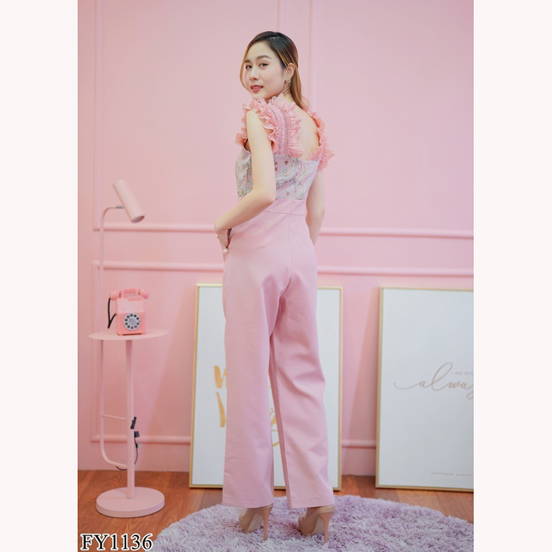 kudapy จั๊มสูทขายาวสีชมพู/สีเขียว แขนกุดระบาย ลายกลีบดอกไม้หน้าอกสวยใสดูดีมากๆ