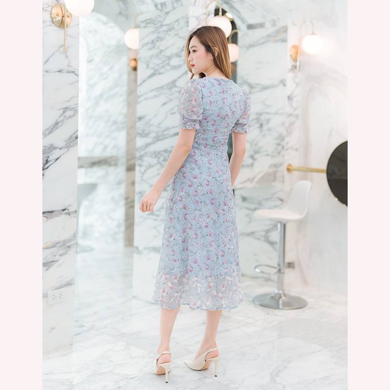 kudapy เดรสยาวสีชมพู/สีฟ้า/สีขาว ลายดอกผ้าปักสวยใส่สบายดูดีน่ารักมากๆ