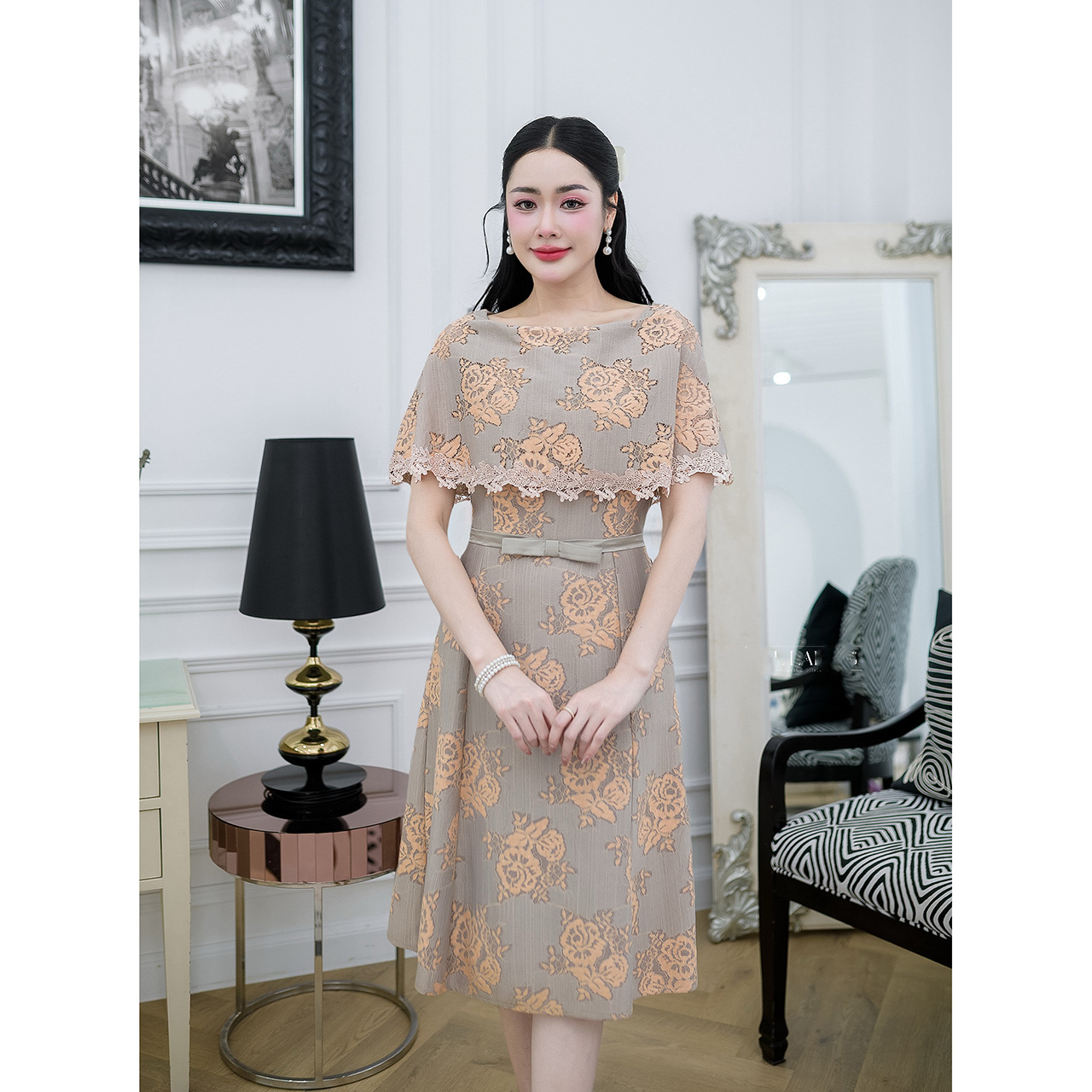 kudapy เดรสลูกไม้ผ้านิ่่มใส่สบาย แต่งเอวโบว์กระโปรงทรงเอสวย มีซับในทั้งชุด