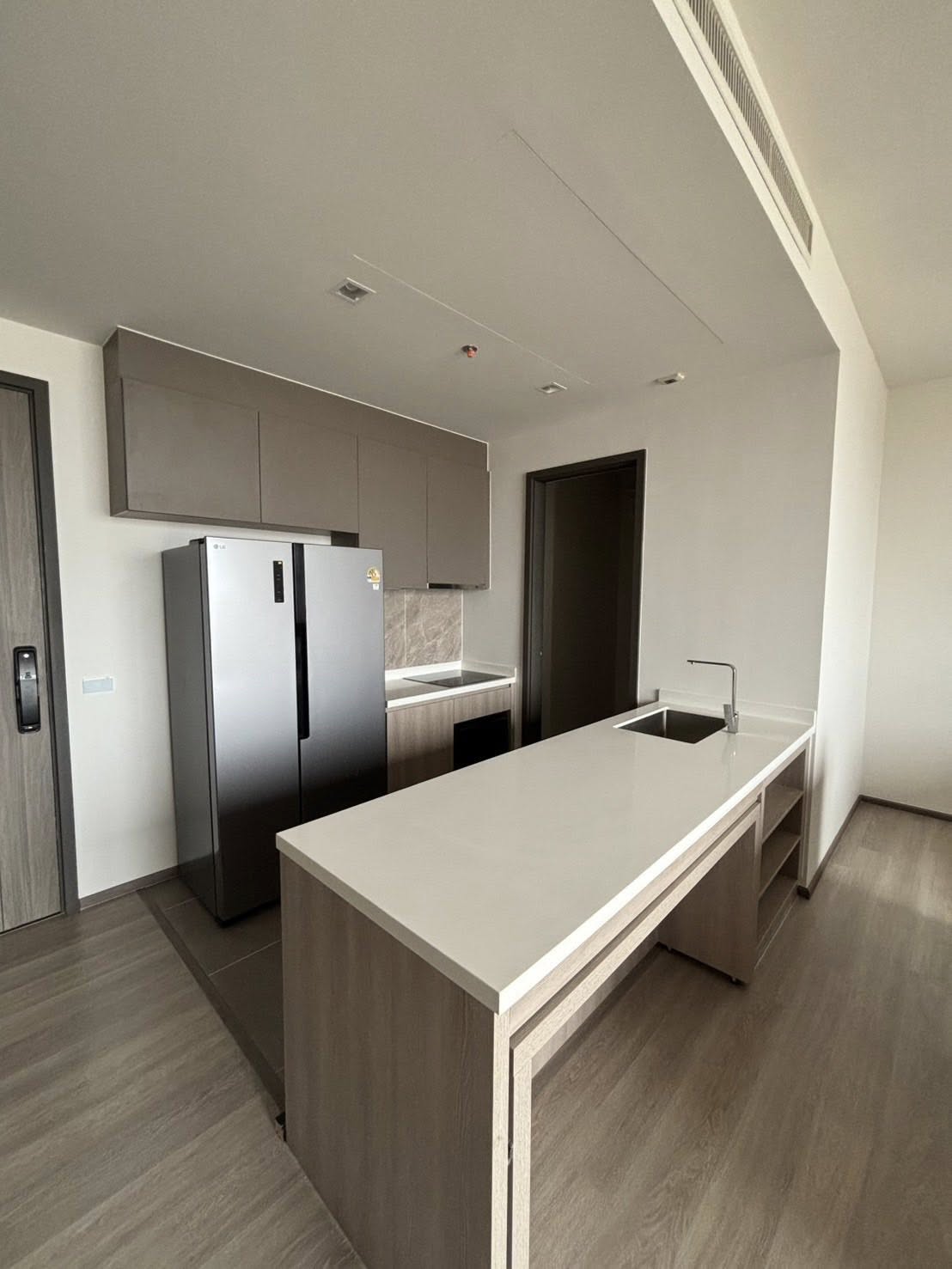 ให้เช่าคอนโด RHYTHM Charoenkrung Pavillion (ริธึ่ม เจริญกรุง พาวิลเลี่ยน) High Rise โซนพื้นที่ BTSสะพานตากสิน ห้องแบบ 3ห้องนอน 3ห้องน้ำ ขนาดห้อง 97 ตรม. ชั้น 33