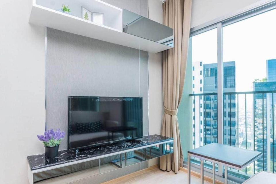 สนใจชมห้องติดต่อได้เลย Line ID: Smile-easy ปล่อยเช่าคอนโด Noble Revolve Ratchada 2 (โนเบิล รีวอลฟ์ รัชดา 2) - 1ห้องนอน 1ห้องน้ำ 1ห้องนั่งเล่น - ใกล้ MRT ศูนย์วัฒนธรรม - ขนาดห้อง 26 ตรม. ชั้น 29