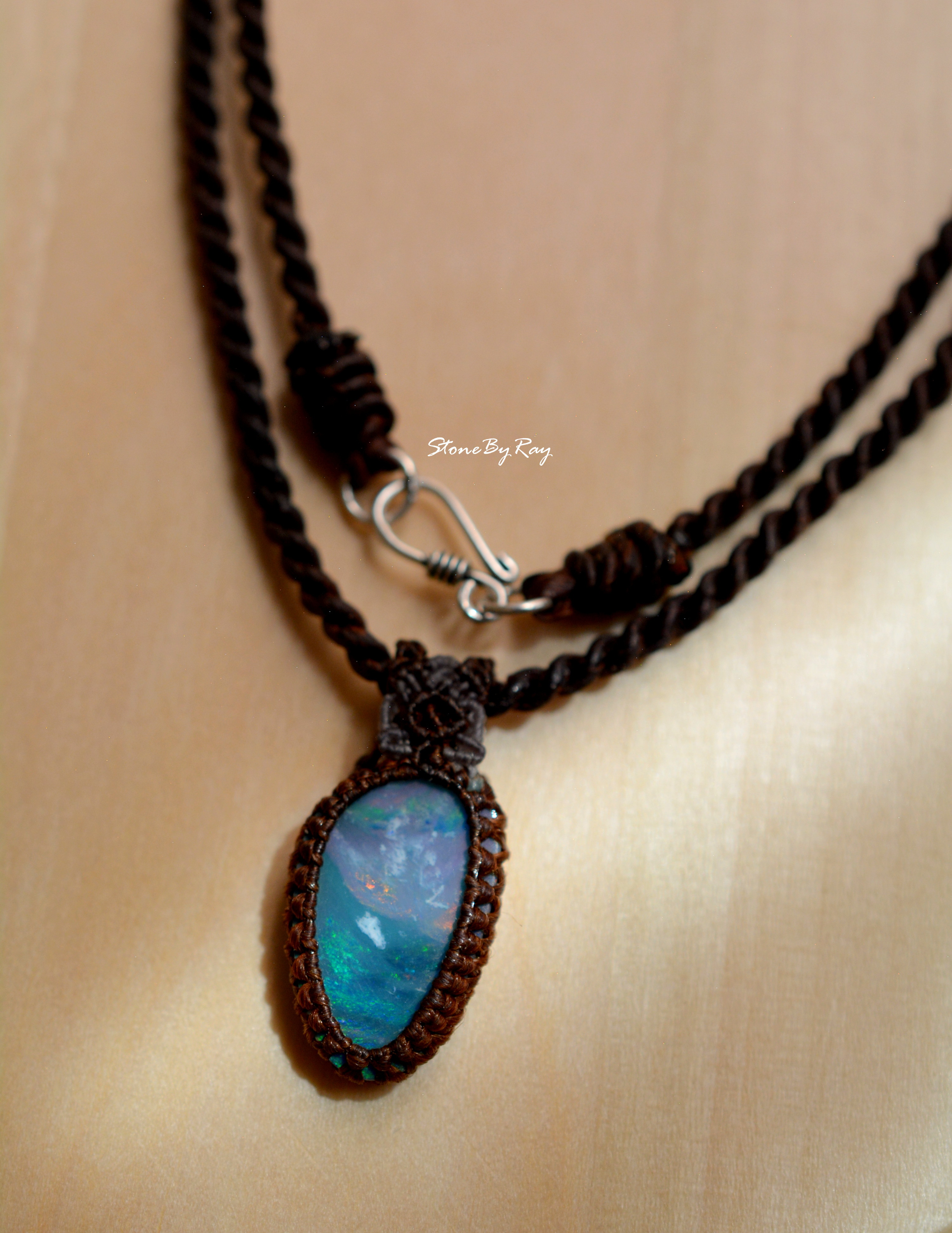 สร้อยคอเชือกถักจี้พลอยโอปอล (Opal)