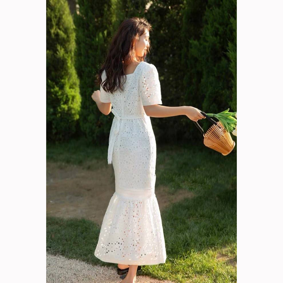 kudapy เดรสยาวงานปักผ้าฉลุสีขาว คอเหลี่ยมซิปซ่อนด้านหลัง