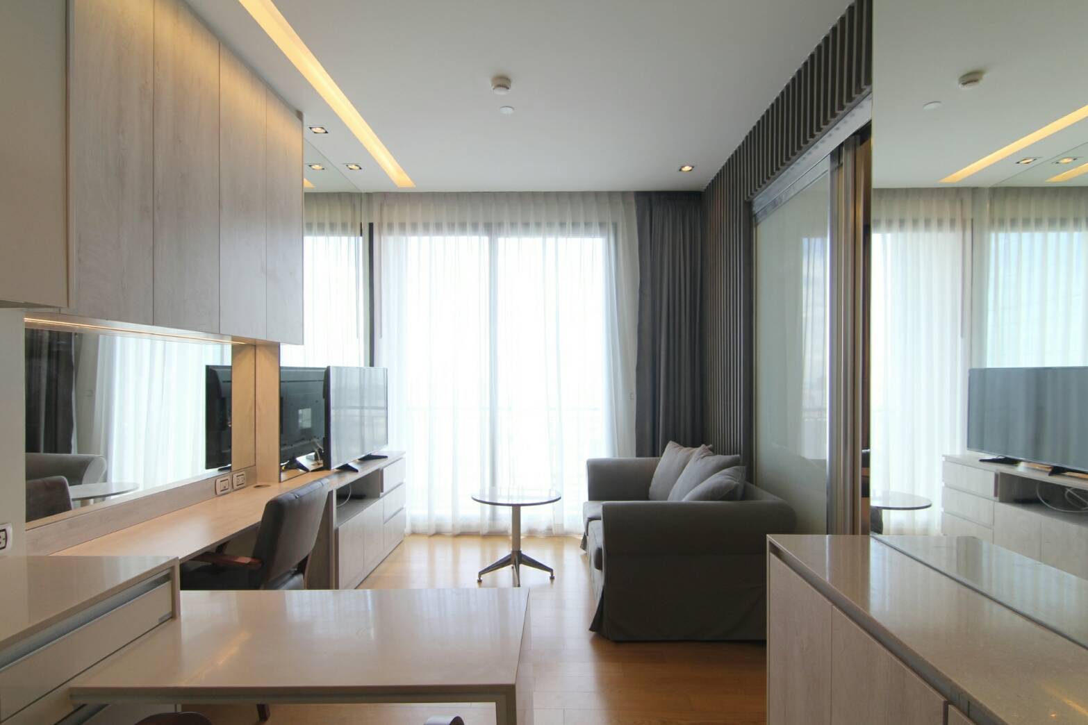 ให้เช่าคอนโด อีควิน็อกซ์ พหล-วิภา ห้องมุมตกแต่งพร้อมอยู่