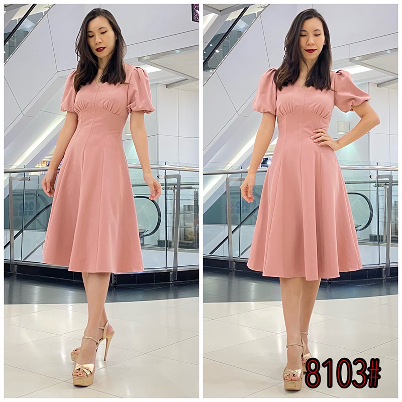 kudapy เดรสสั้นสีขาว กรมท่า ชมพูเข้ม เขียวมิ้นต์ ชมพูอ่อน แดง ดำ คอวี แขนตุ๊กตา คัตติ้ง เอวสูง จับเดรปใต้อก กระโปรงบานใช้ผ้าต่อ8ชิ้น เย็บยากแต่ออกมาเน้นเอวสับๆ