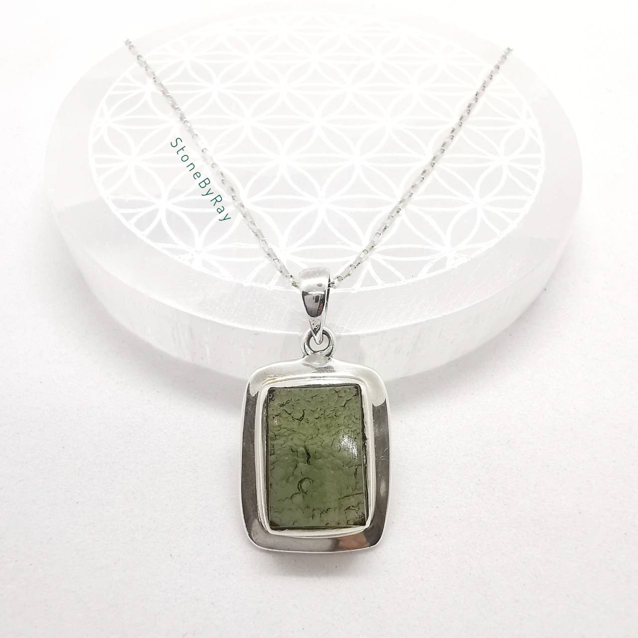 สร้อยคอเงินจี้สะเก็ดดาวโมดาไวท์ Moldavite