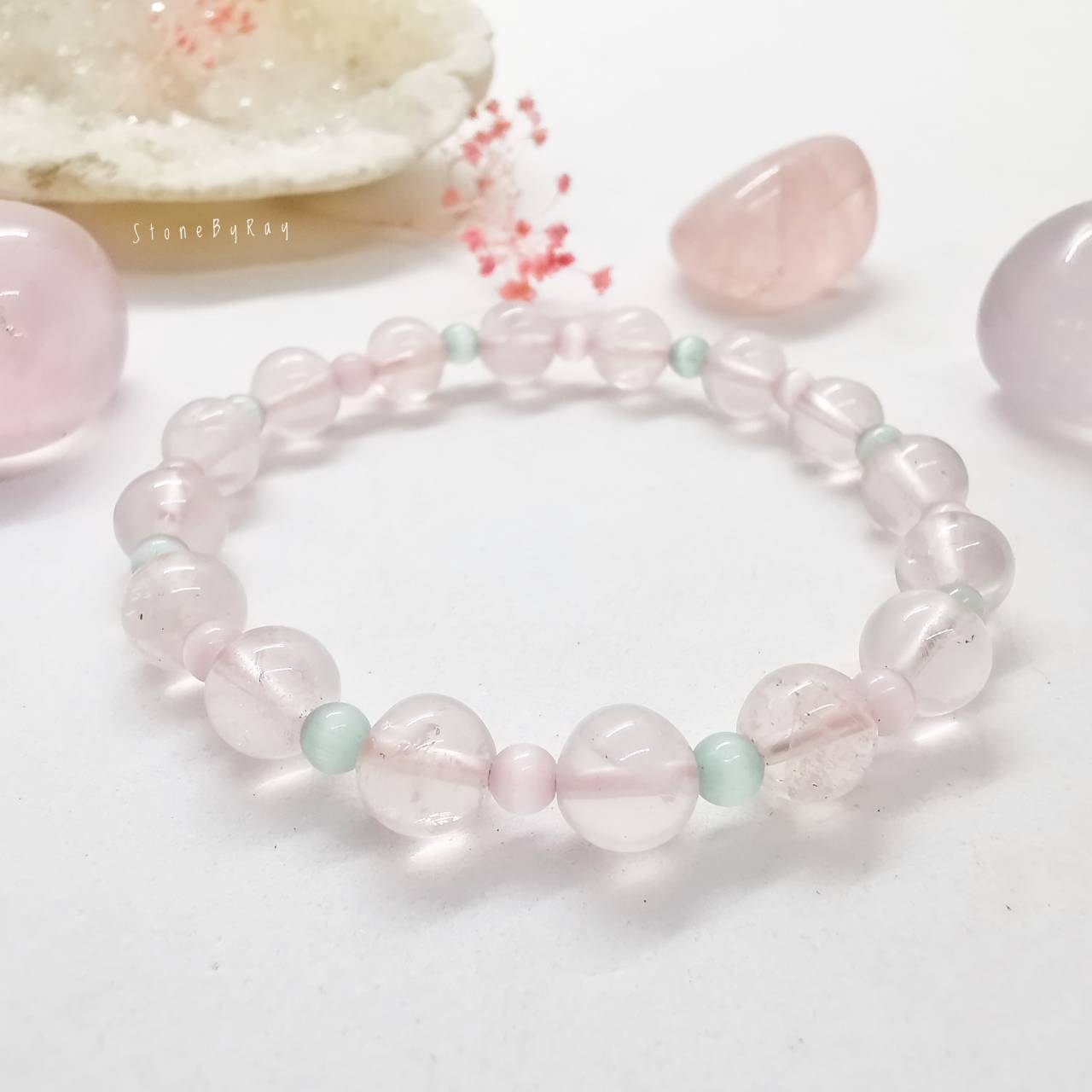สร้อยข้อมือหินโรสควอตซ์ร้อยกับแก้วตาแมวRose Quartz+Cat eye Beads