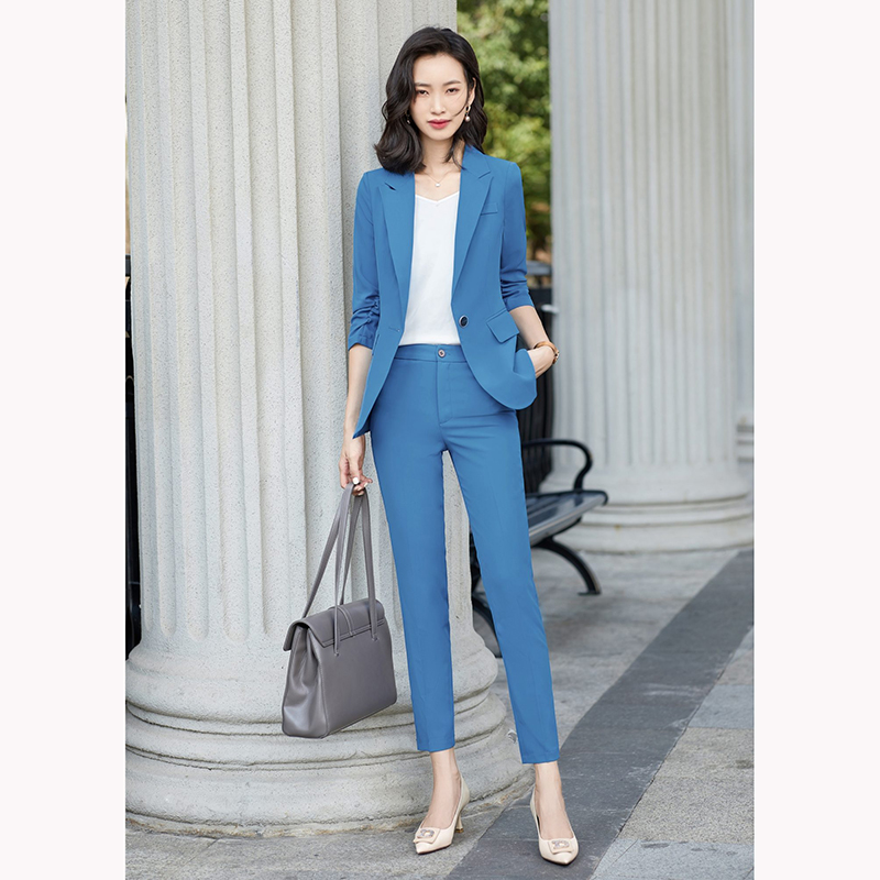 kudapy ชุดสูททำงานผู้หญิงสีฟ้า/สีม่วง แขนสามส่วนจับจีบปลายแขนพร้อมกางเกง จุดเด่นของชุดนี้คือได้ลุคที่สดใสคัลเลอร์ฟแบบสุดๆ