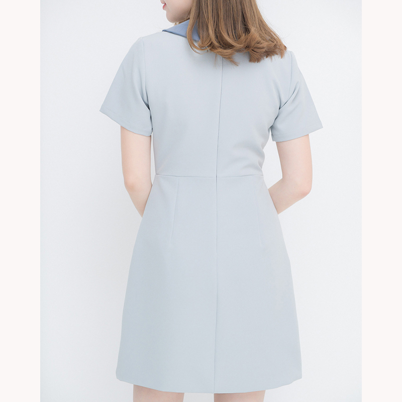 kudapy เดรสสั้นสีเขียว,มัทฉะ,ชมพูเข้ม,เขียวเลมอน,ดำ,ชมพูอ่อน,น้ำตาลเทาหม่น,ครีมชมพู,เทาฟ้า คอปกแขนสั้น กระโปรงทรงเอเล็กๆ แพทเทิร์นตัดต่อกลางตัวเสื้อแต่งกระดุมปั๊มสีเดียวกับปก