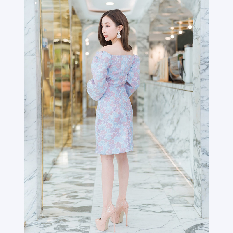 kudapy เดรสสั้นสีชมพู,ฟ้า แขนยาวดอกนูนสวยดูดีใส่แล้วคุณหนูมากๆ